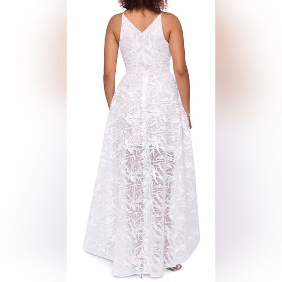 XSCAPE STEVIE V-NECK Women's  Sleeveless Lace High-Low Dress white size 4 NWT. - Picture 2 of 7